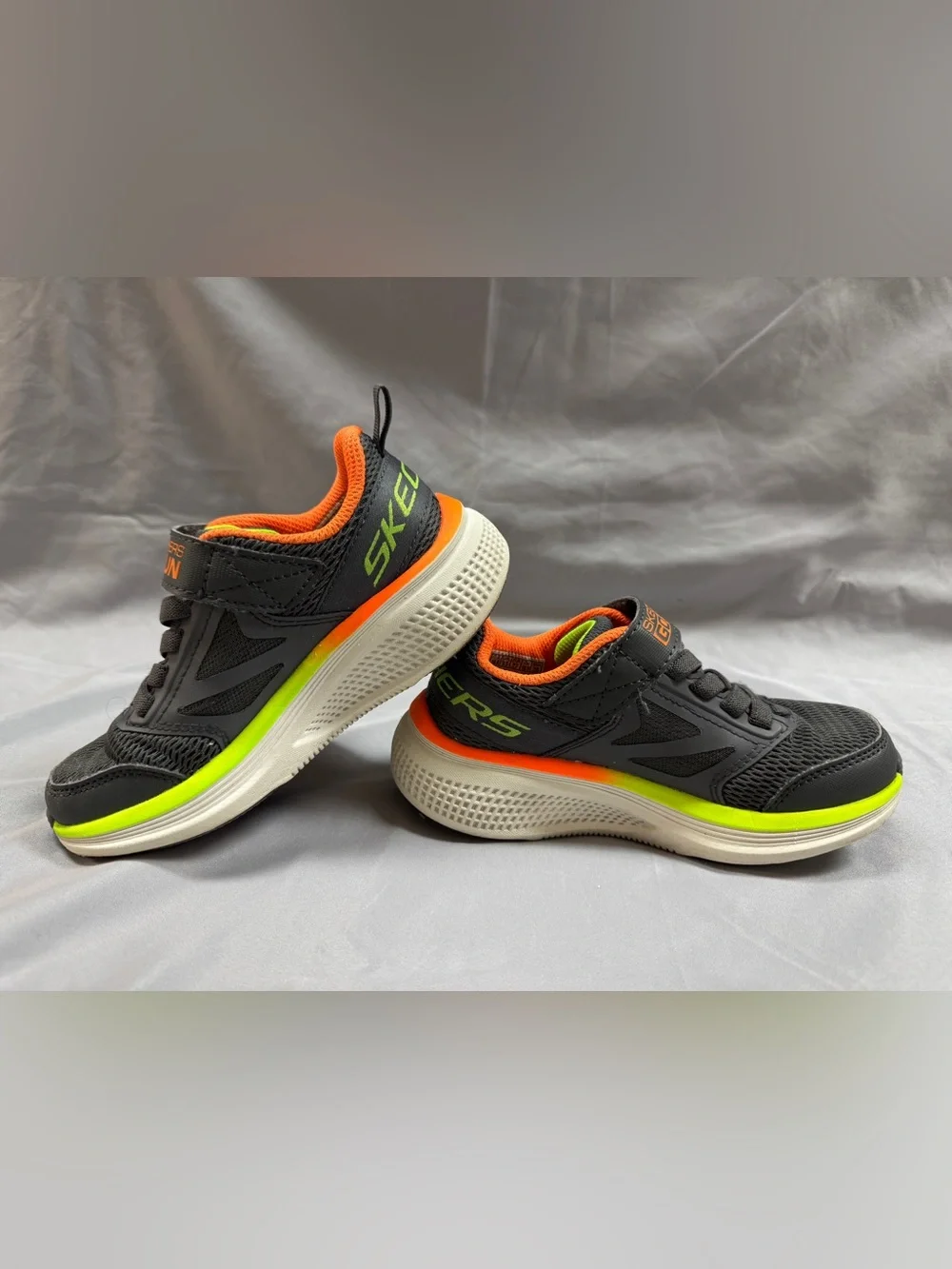 Skechers GO RUN 2.0 Elevate Where's My Skechers Sneakers Air Tag Not Included